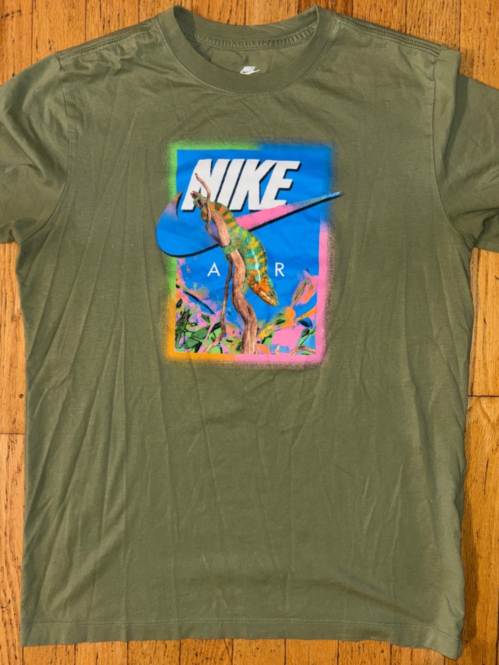 Nike Air Men’s Chameleon Graphic Graphic T-Shirt - Oil Green - Medium